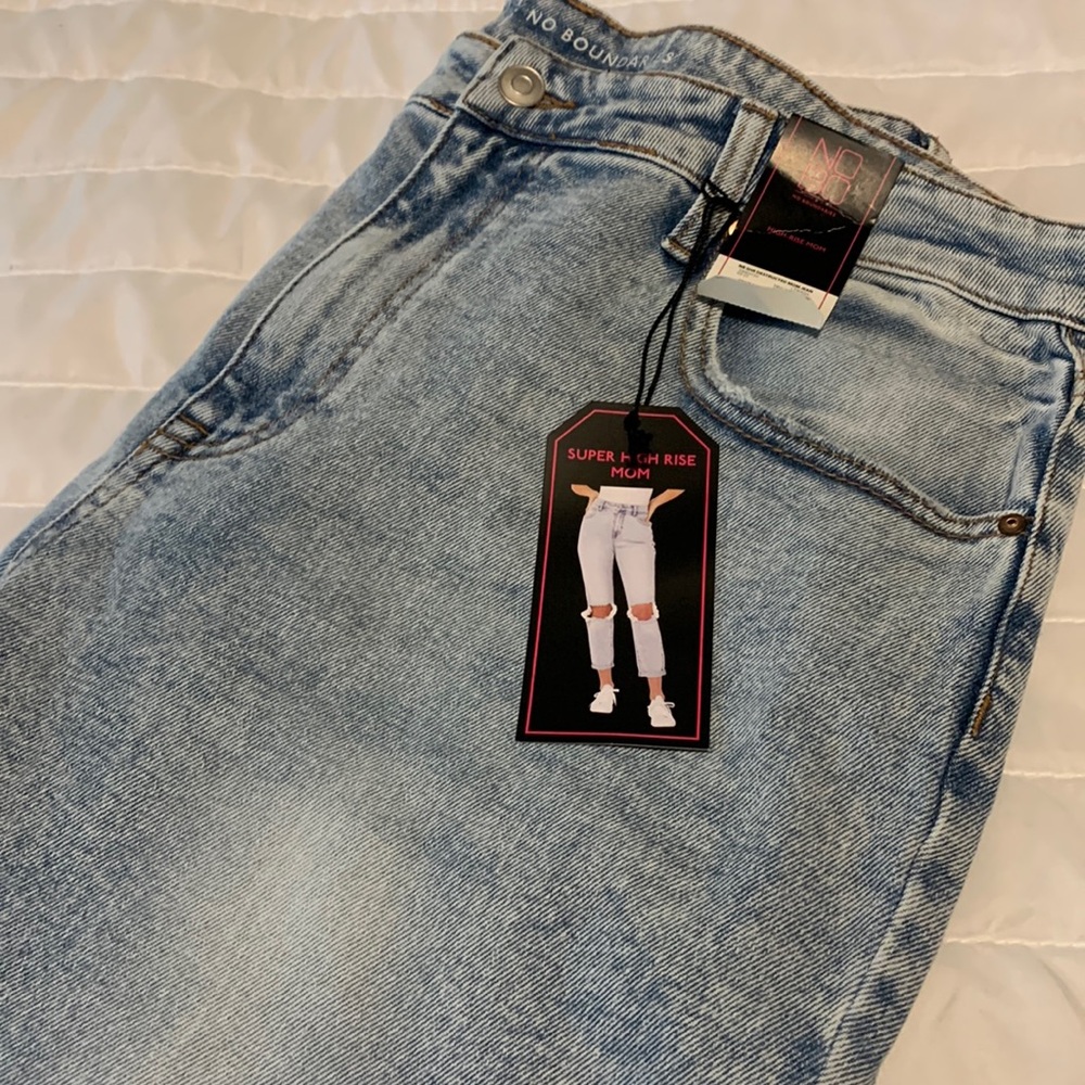 No boundaries super high rise mom jeans